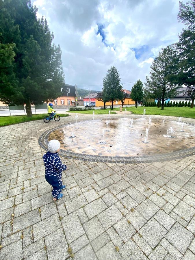 הוילה ברזנו Drevenica Emilka, 5 Min Restauracia, Z Terasy Vyhlad Na Kralovu Holu A Polomske Ocko, Gril, Ohnisko, Kotlik מראה חיצוני תמונה