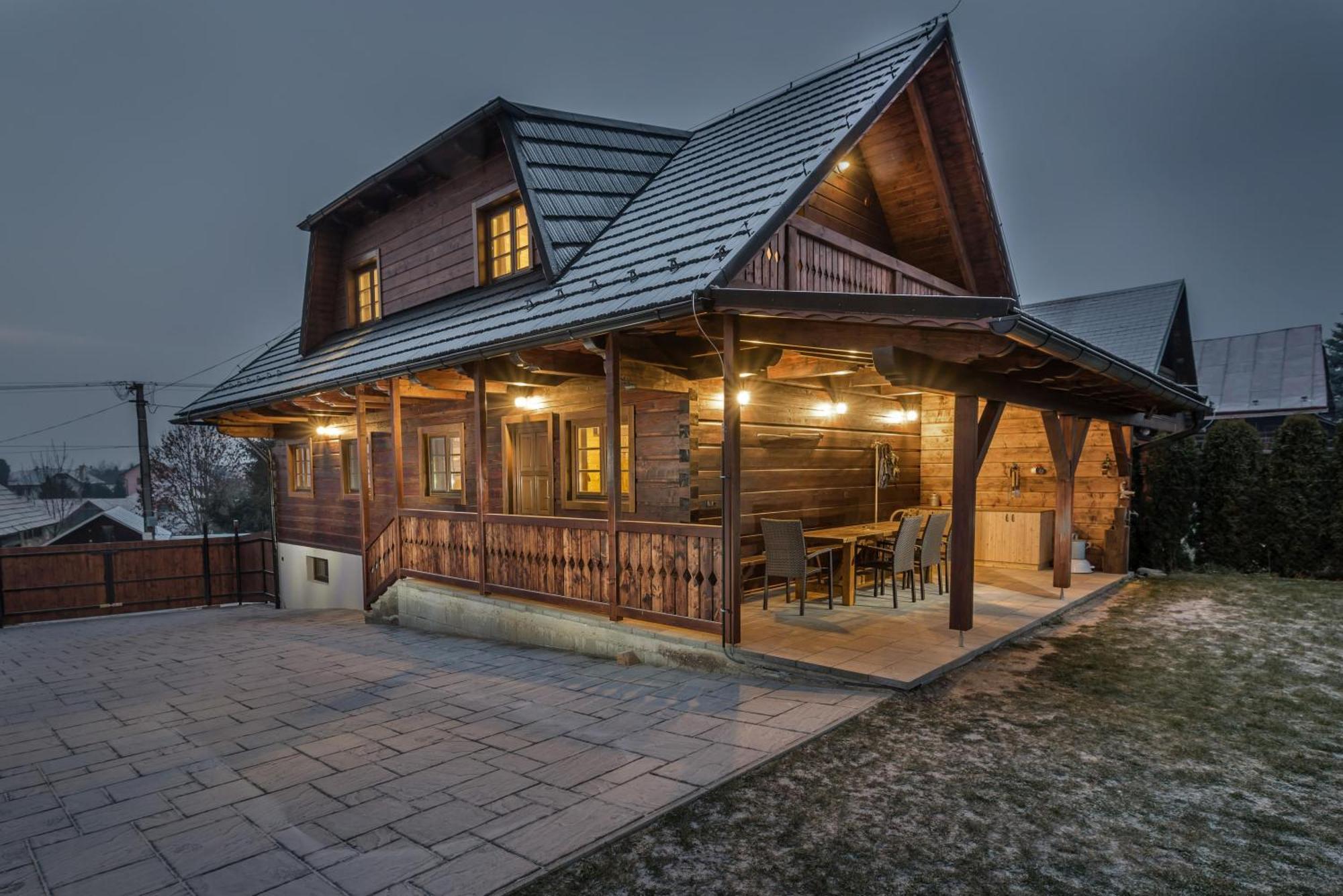הוילה ברזנו Drevenica Emilka, 5 Min Restauracia, Z Terasy Vyhlad Na Kralovu Holu A Polomske Ocko, Gril, Ohnisko, Kotlik מראה חיצוני תמונה